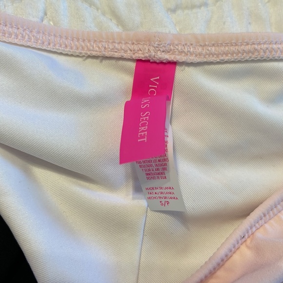 Gorgeous Victorias Secret bikini - Picture 2 of 6